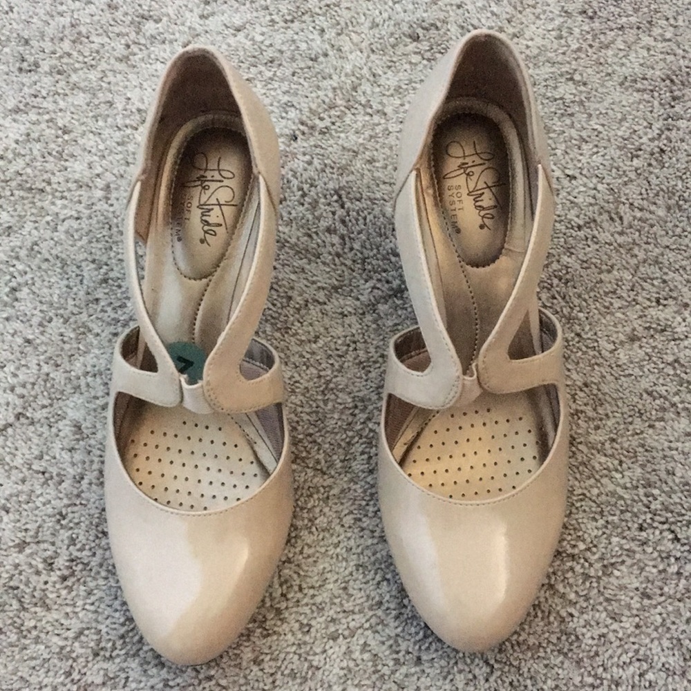 Life Stride Nude Heels